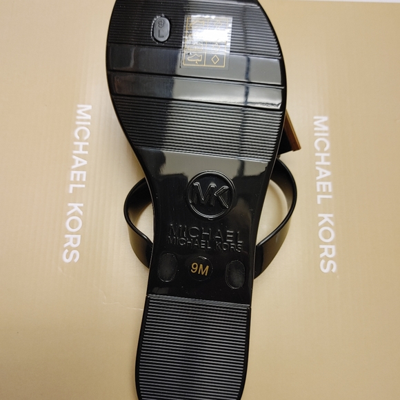 New Black PVC Michael Kors bow flip flop sandals - Picture 2 of 6